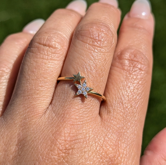 14K Yellow Gold Double Star Diamond Ring Band - Picture 8 of 10